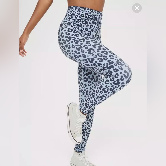 Aerie OFFLINE Real Me High Waist Twist Legging Leopard Print - Picture 4 of 10